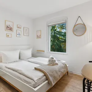 Vorstadtoase Fuer 2 - Netflix, Parkplatz, Naehe Ber, Queensize-bett Eichwalde
